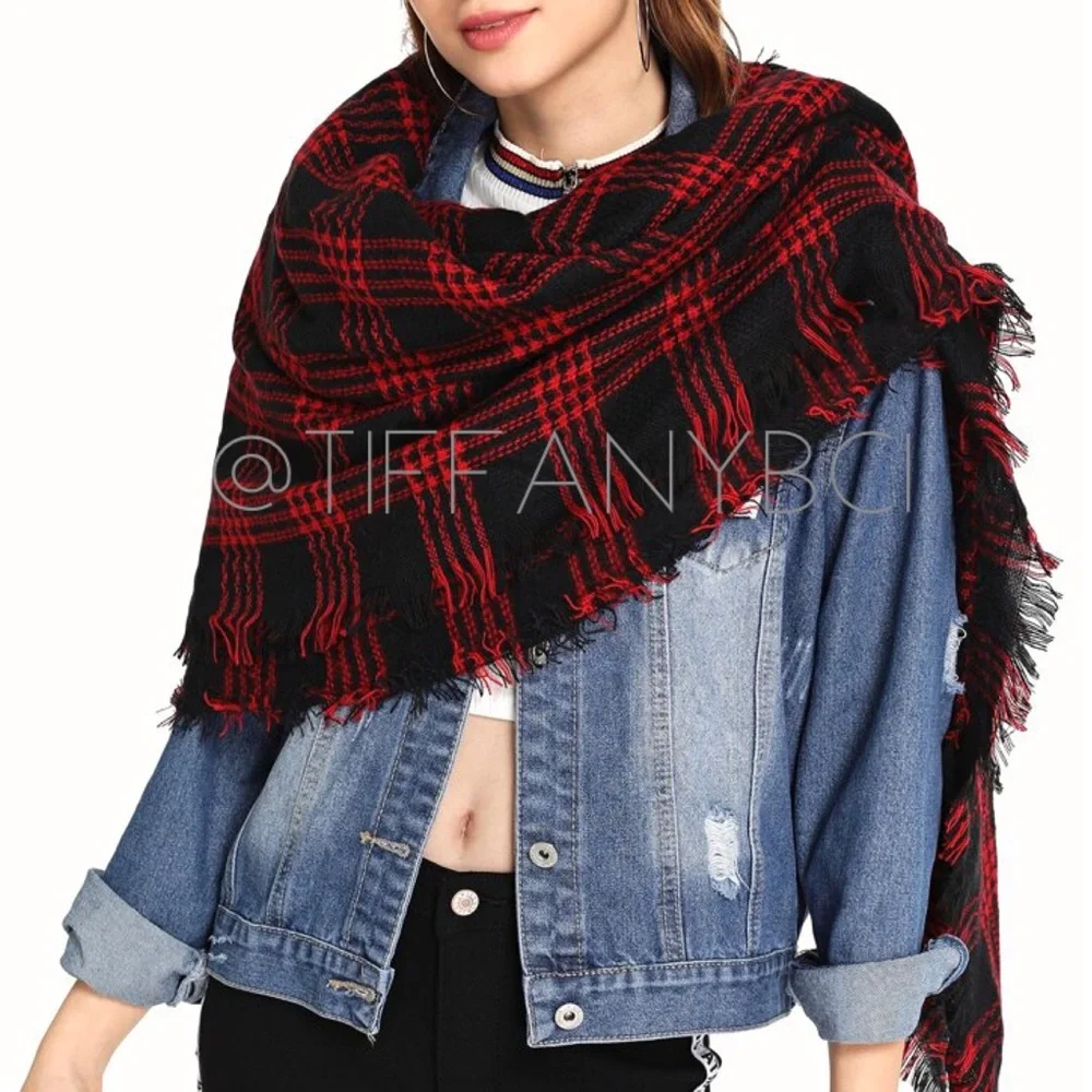 🔴SALE 3/$20🔴 Plaid Frayed Hem Blanket Scarf - Picture 5 of 7